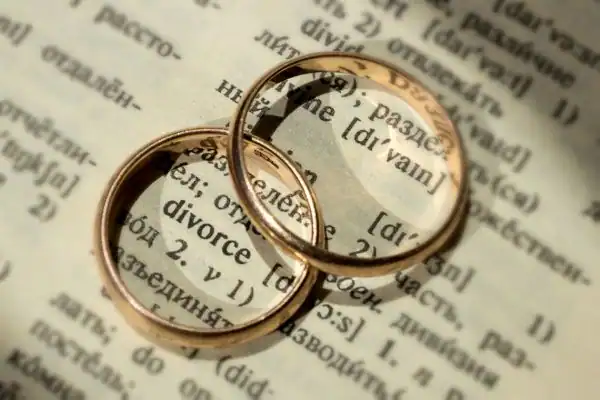 Image of rings removed before divorce mediation New Romney
